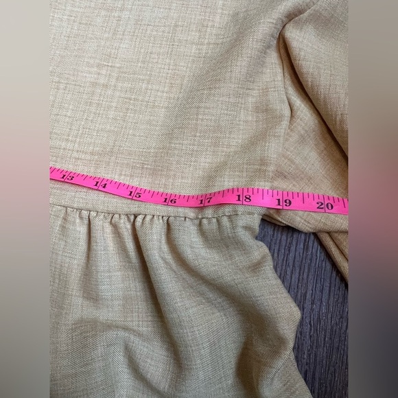 Hailey & Co. Tan Top with Ruffle Sleeves size M - Picture 6 of 6